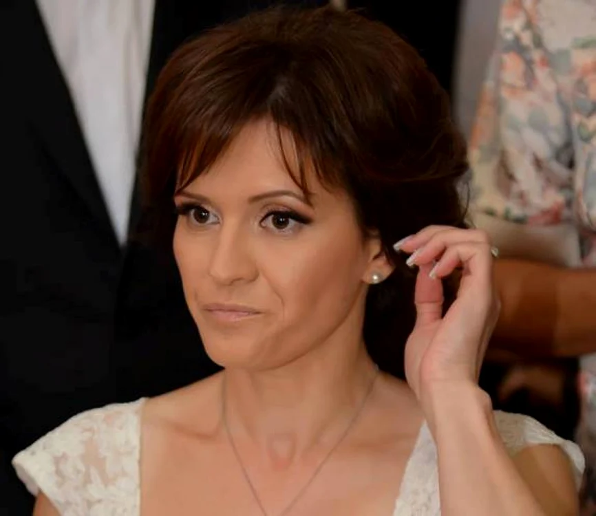 Mirela Panainte, prodecan la Inginerie, are o lungă colaborare cu fostul rector Valentin Nedeff, naş de cununie. Este acuzată că a plagiat 90% din teza sa de doctorat din cărţile acestuia FOTO Facebook