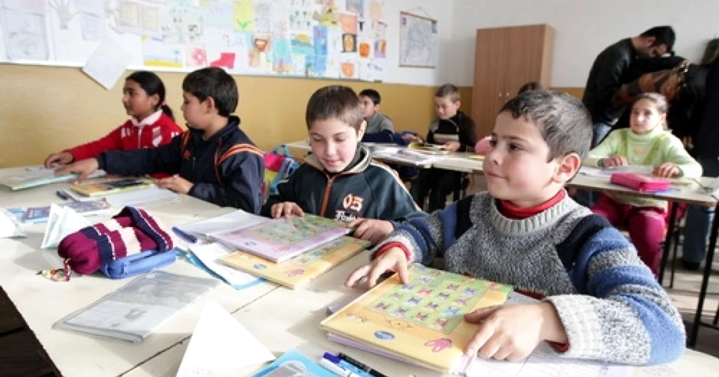 Şcolarii din Amărăştii de Jos au fost astăzi încântaţi de cadourile prietenilor din capitală.