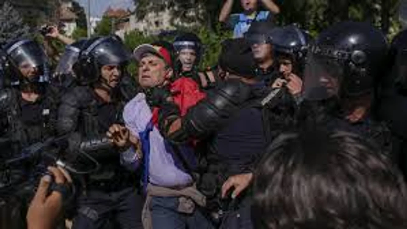 Procurorii DIICOT au decis că jandarmii și șefii lor au acționat corect în reprimarea mitingului din 10 octombrie 2018Foto: captură digi24.ro