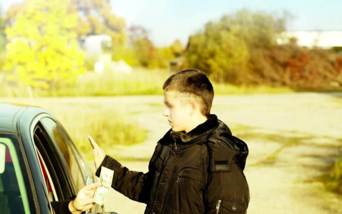 
    A fost arestat după ce a molestat copilul timp de doi ani  