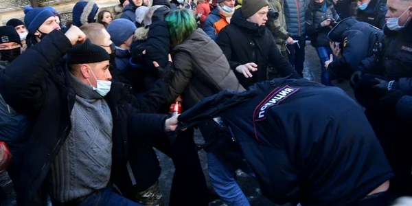 Manifestaţii pro-Navalnîi în mai multe oraşe din Rusia Sute de persoane au fost arestate FOTO Profimedia / TASS