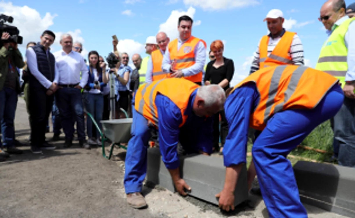 Şantierul drumului expres Craiova-Piteşti a fost inaugurat cu mare fast FOTO cursdeguvernare.ro