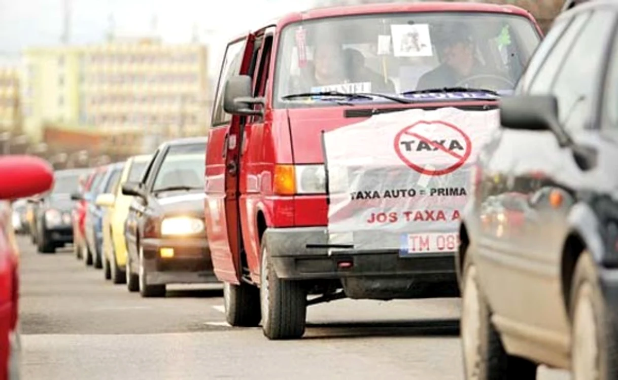 
    Banii pentru taxa auto vor fi rambursaţi cel târziu până în luna iunie a acestui anfoto: arhiva Click!  