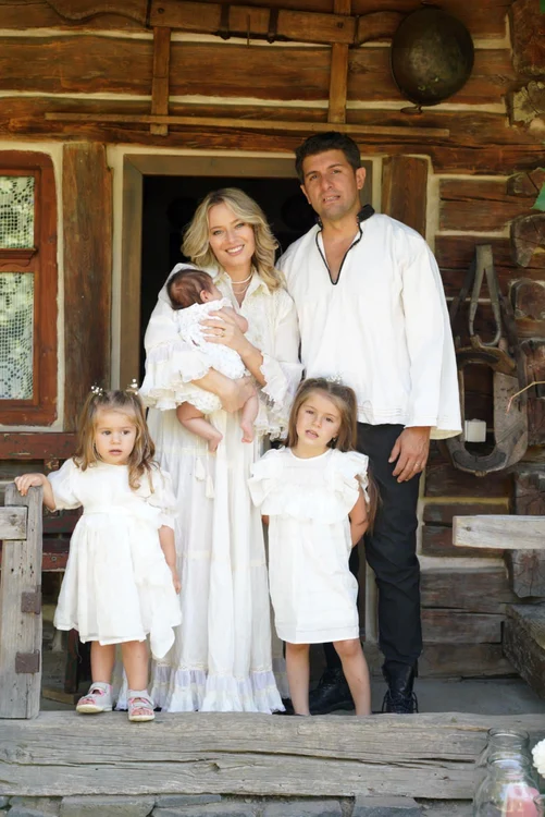 Laura Cosoi si Cosmin Curticapean botez Lara in Maramures (1) jpg