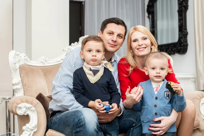 Alin Trăşculescu, pe vremea când era fericit alături de familia lui  Foto: Facebook