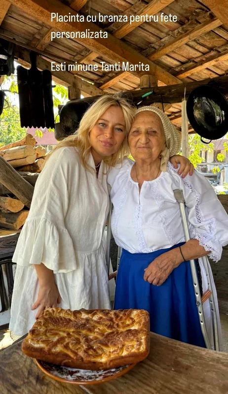 Laura Cosoi a vrut bunătăți tradiționale la botezul Aidei. FOTO: Instagram