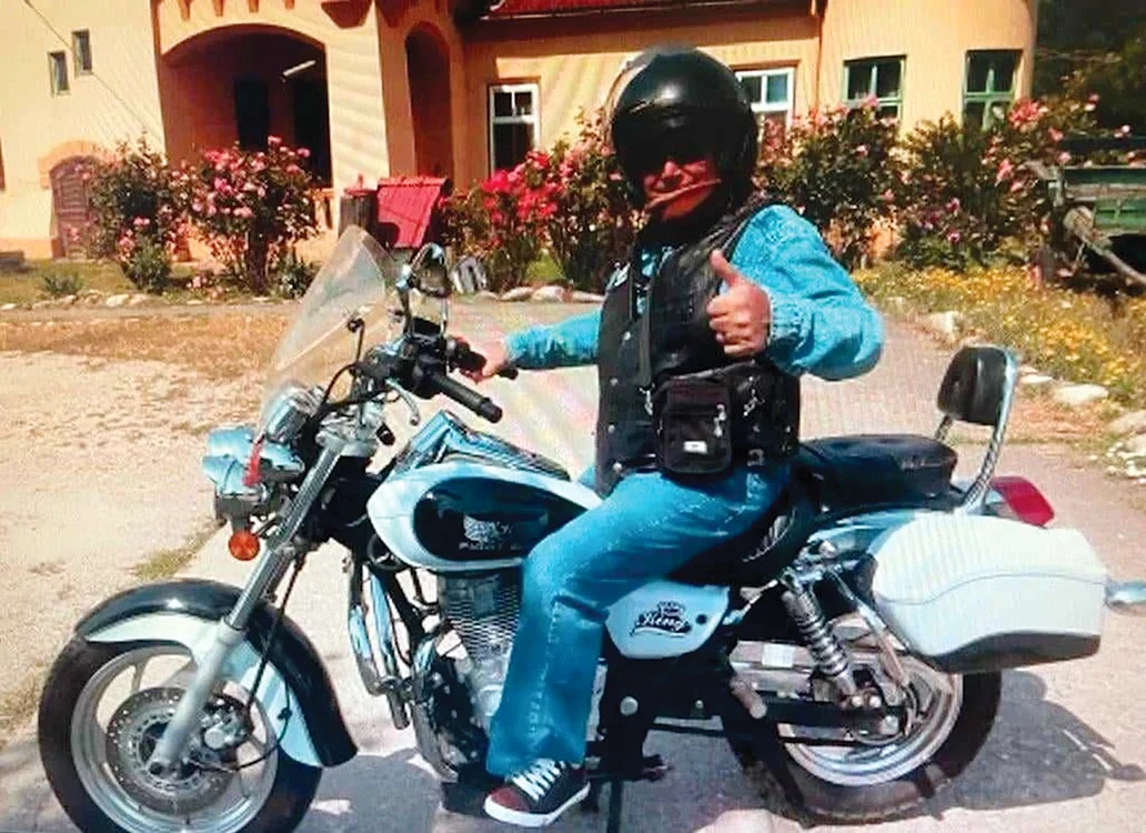Nelu Doroţiu,  fericit în şaua  motocicletei. Foto: arhivă personală