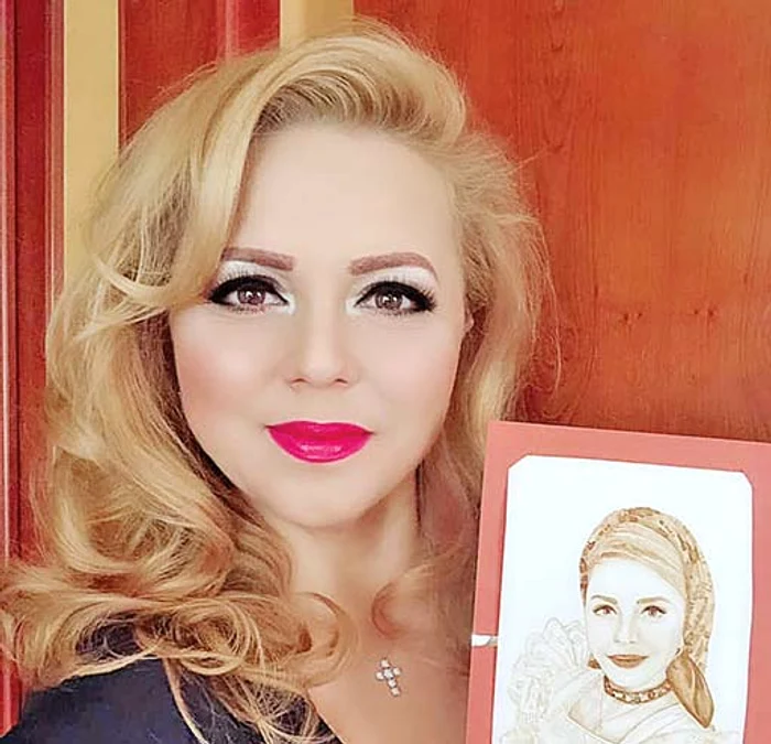Cornelia e tare mândră de lucrarea pe care a înrămat-o