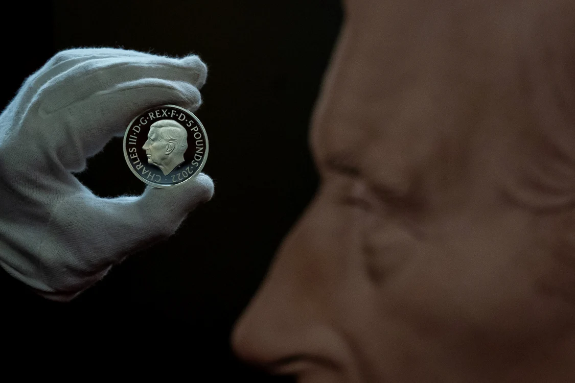 Moneda cu efigia regelui Charles al III-lea, dezvăluită de Monetăria Regală FOTO Profimedia