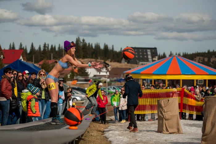 Toată lumea s-a distrat pe una dintre ultimele zăpezi ale acestei ierni la Păltiniş