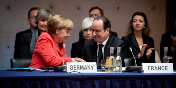 Cancelarul german Angela Merkel şi preşedintele francez Francois Hollande participă la conferinţa Petersburger Climate (Petersburger Klimadialog) centrul Axica în Berlin Germania FOTO Guliver/Getty Images