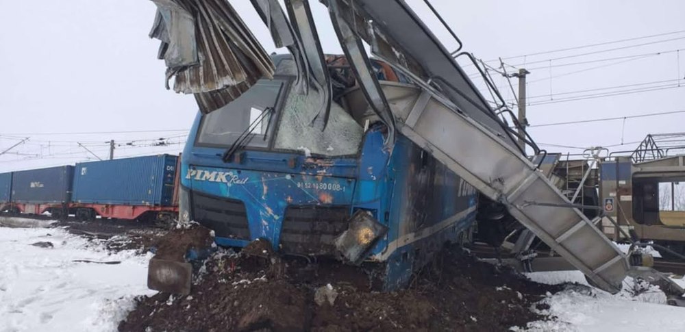 Grav accident feroviar. O persoană a murit după ce un tren de marfă a izbit două vagoane deraiate ale altui tren, în județul Olt. A fost activat Planul roșu de intervenție
