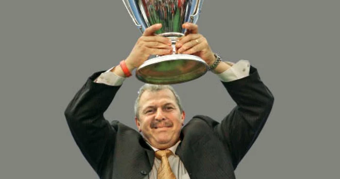 Duckadam a pus din nou mâna pe trofeul Ligii Campionilor când acesta a fost adus în România anul trecut