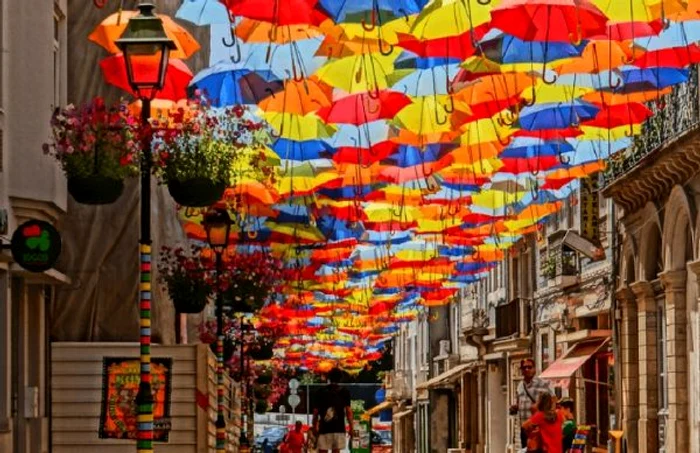 Proiectul „Cer de umbrele” Agueda în Aveiro Portugalia Foto traveltriangle com