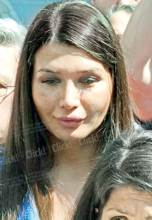 
    Elena Băsescu (29 de ani)  are probleme cu tenul, deşi  merge frecvent la saloane  de înfrumuseţare. Dermatologii  spun că vinovată este acneea,  pe fond de stres  