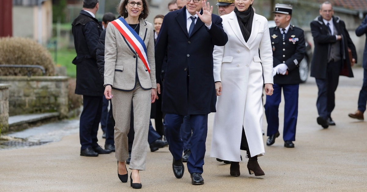 Prințul Albert de Monaco și Charlene, baie de mulțime la cea mai ...