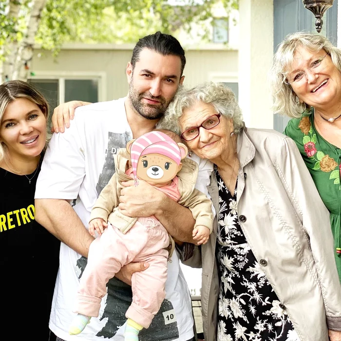 Bunica lui Smiley este topită după Josephine