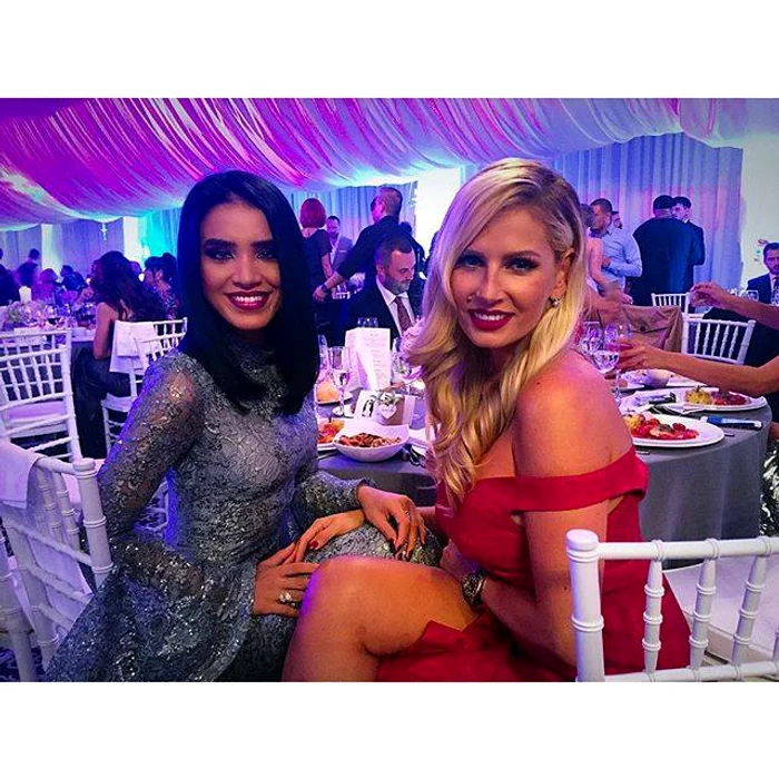 Adelina Pestrițu și Andreea Bănică s-au distrat la o nuntă mondenăFoto: Arhiva personală