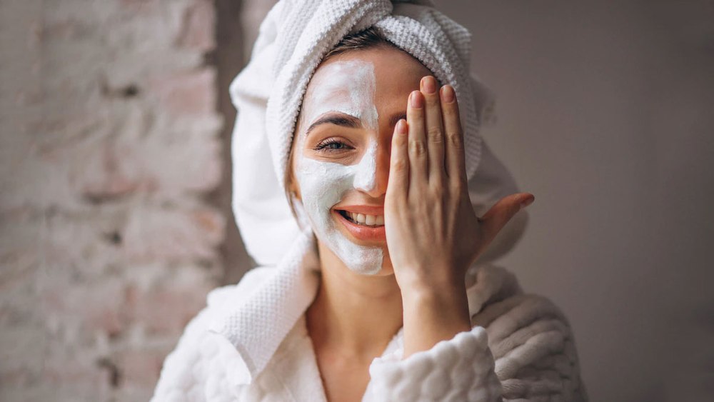 Ingredientele periculoase din produsele cosmetice. Îți distrug pielea