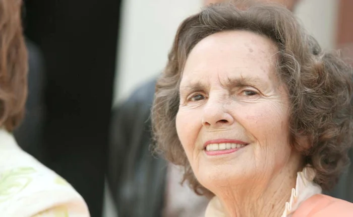 
    1954. Regele Mihai, Regina  Ana şi Principesele  Margareta şi Elena  