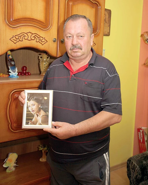 Tatăl Gabrielei Cristea păstrează în casă tablouri cu fiica lui