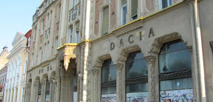 Hotelul “Dacia“ din central Sătmarului, închis pentru reabilitare de milionarul Vasile Ţânţaş