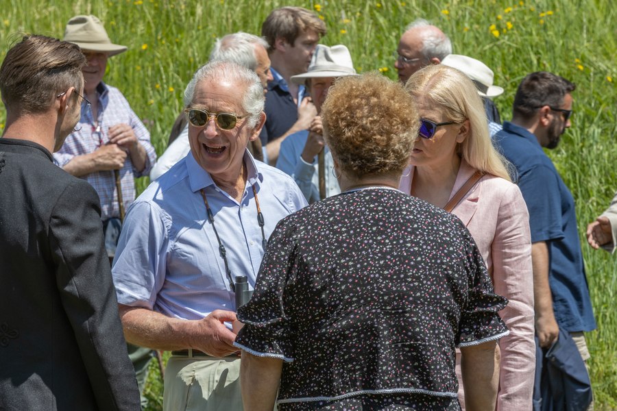 Imagini de la picnicul pentru Regele Charles, din Valea Zălanului. Cadoul special primit de monarh de la preot