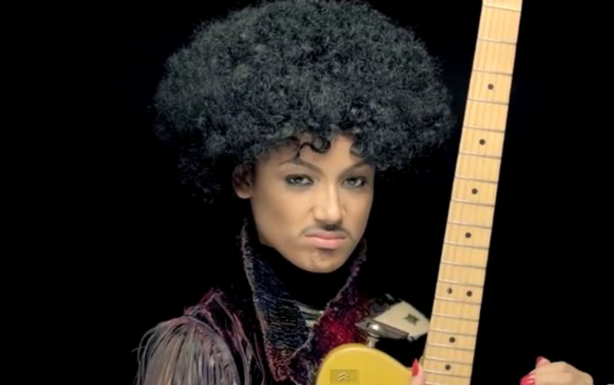
    Prince revine pe scenăSursă foto: Captură Youtube  