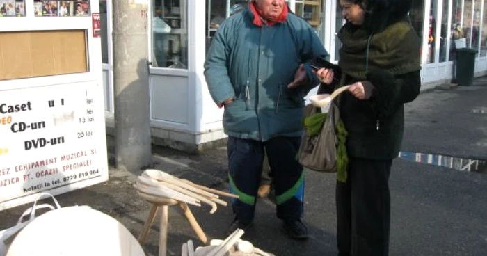 Clienţii nu se îndură să dea 5 lei pe un căuş