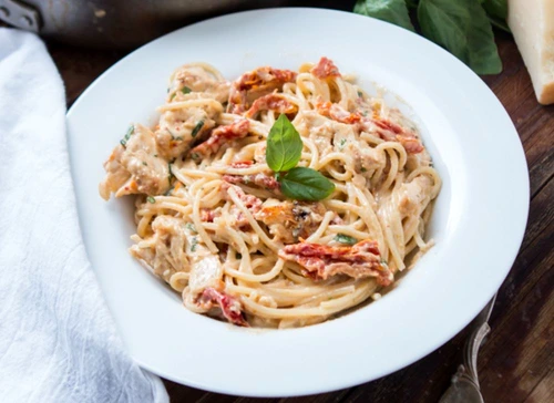 spaghete cu pui si rosii uscate 1 jpeg