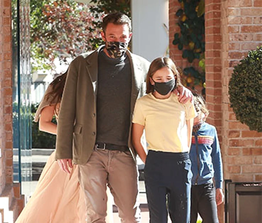 Ben Affleck şi iubita, Ana de Armas, s-au relaxat în compania copiilor lui, Seraphina şi Samuel