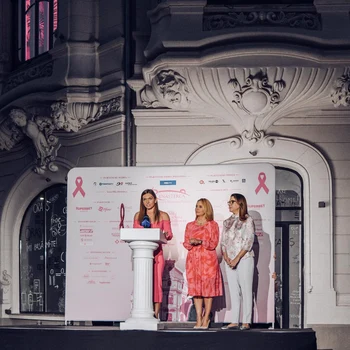 Simona Halep, Andreea Esca și Mihaela Geoană la gala Fundației Renașterea. FOTO: Instagram