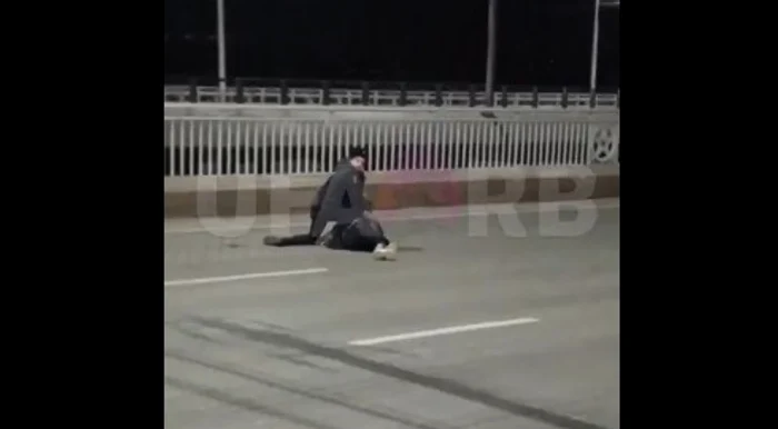 Rusoică bătută de un polițist la Ufa FOTO: Captură video