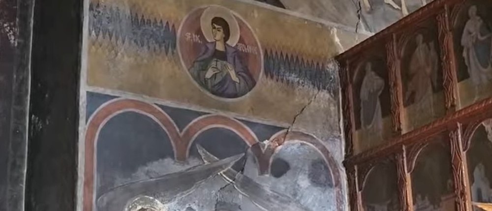 Biserica Greacă şi Teatrul pentru copii din Constanța, în pericol de prăbușire. „Au început să apară crăpături”