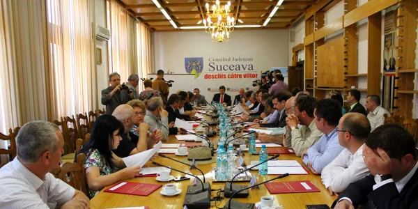 Şedinţă a consiliului judeţean Suceava. FOTO