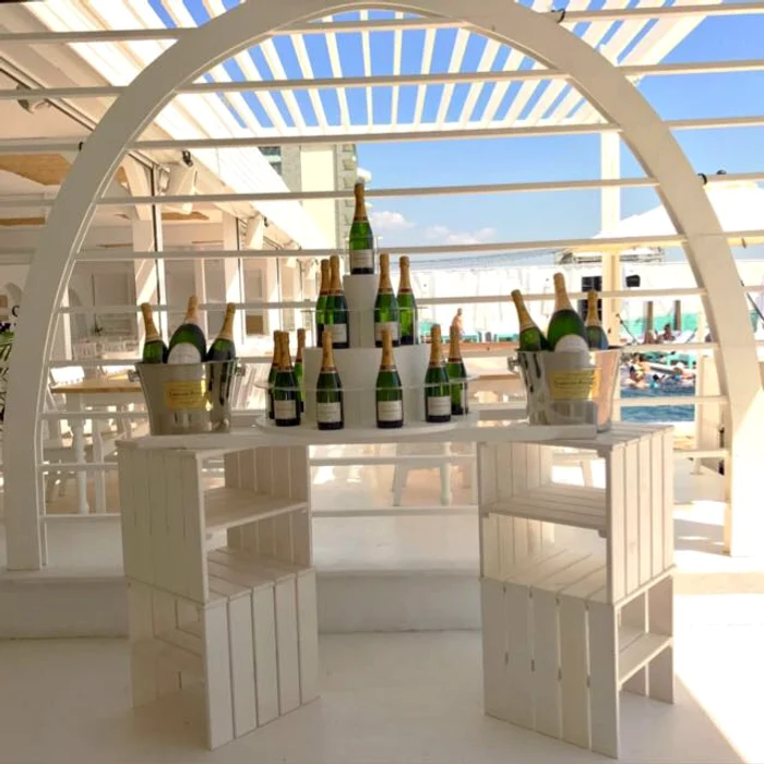 În pahare va curge șampanie de lux