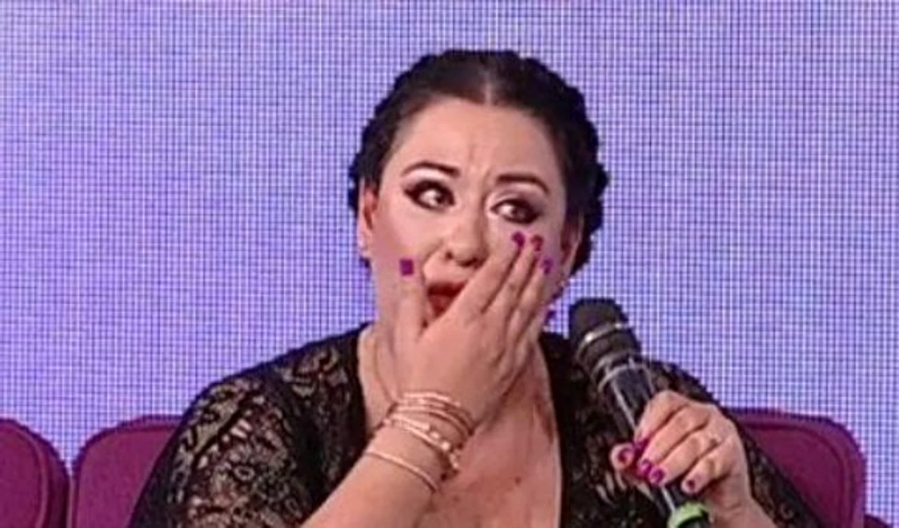 
    Oana Roman a răbufnit în lacrimi din cauza tatălui ei  