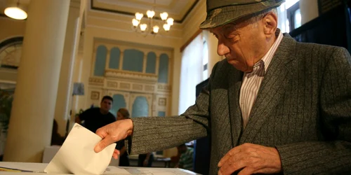 La 28 noiembrie în buletinul de vot vor figura 39 de concurenţi. Foto din arhivă