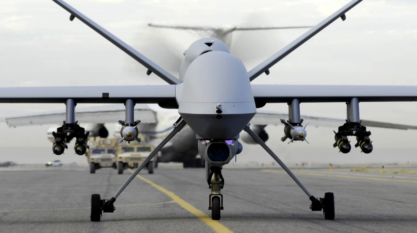 Dronă MQ-9 Reaper dotată cu  tot armamentul necesar pentru misiunile de luptă FOTO U.S. Air Force/Staff Sgt. Brian Ferguson