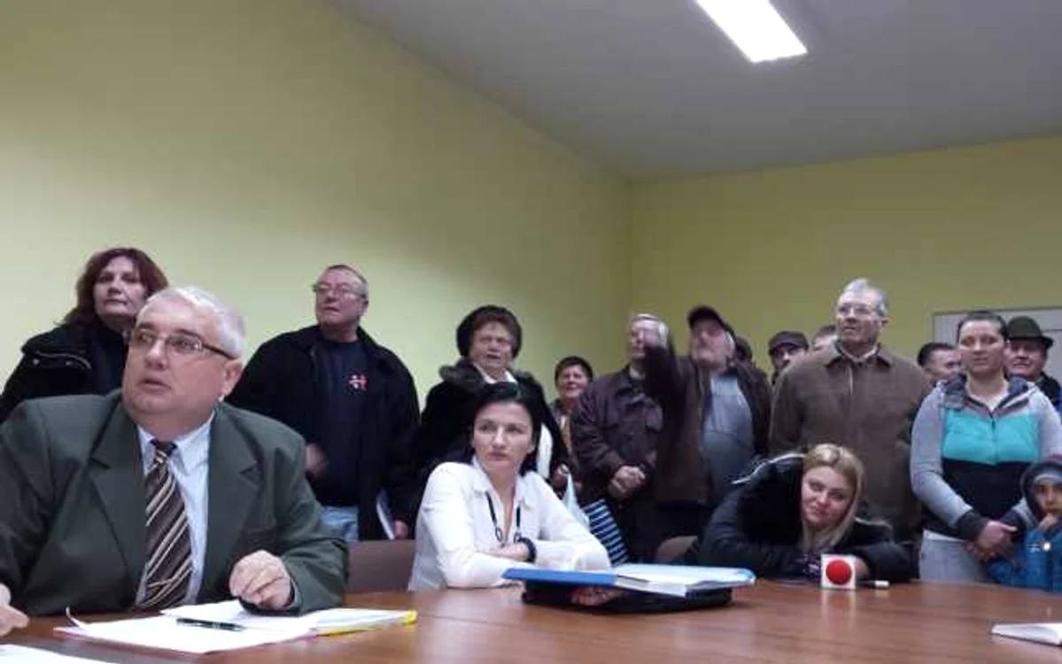 În ciuda protestelor, 9 consilieri locali din Recaş au reuşit să schimbe viceprimarul oraşului