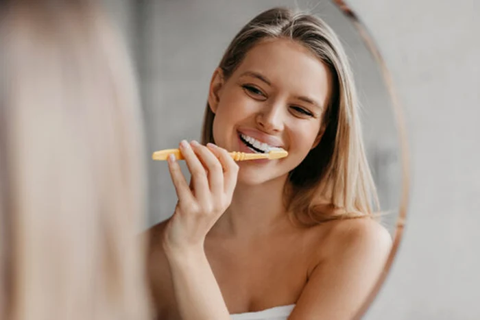 Spălatul pe dinți după masă poate fi periculos / foto: Adobe Stock Images