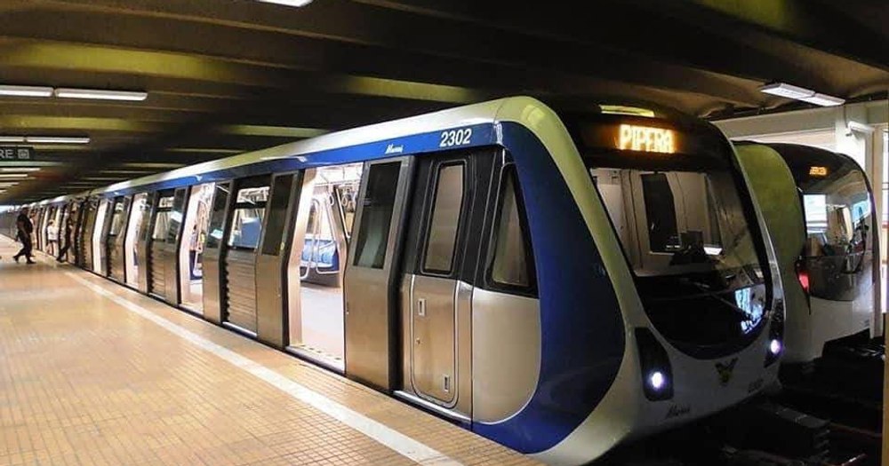 Probleme la metroul din București: circulația trenurilor, îngreunată între Berceni și Pipera