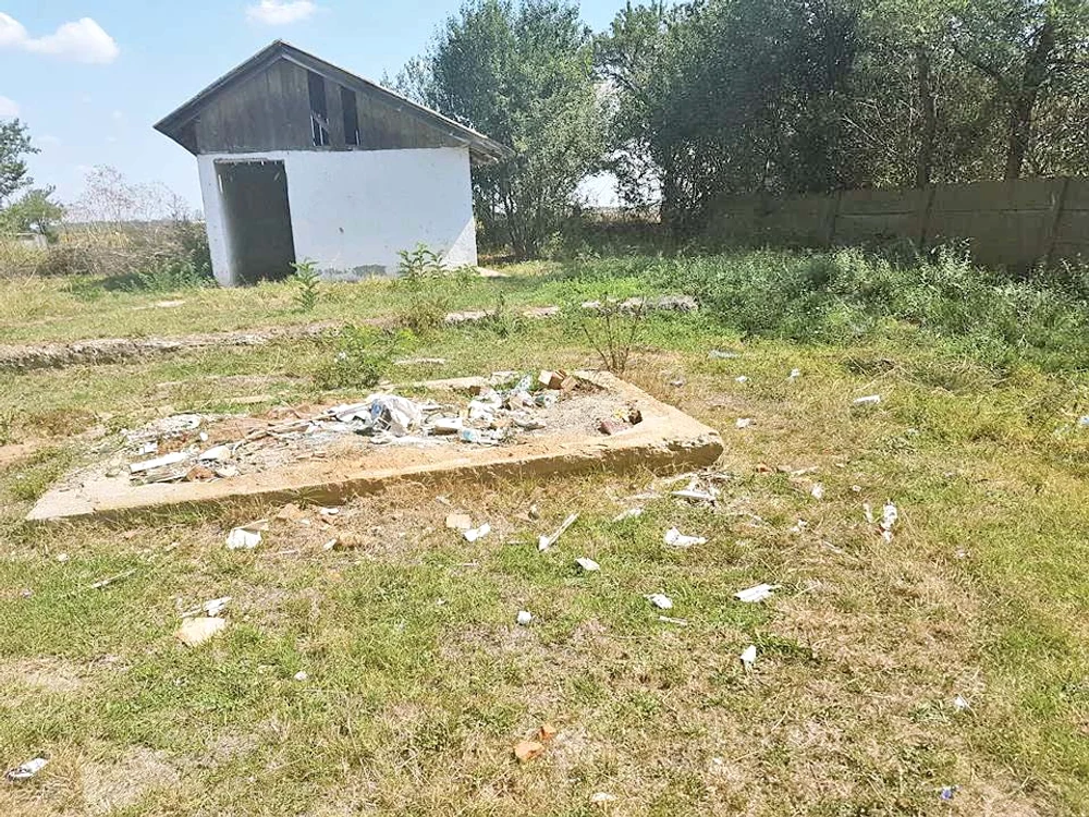 Aşa arată multe  dintre WC-urile  şcolilor dâmboviţene  în 2016