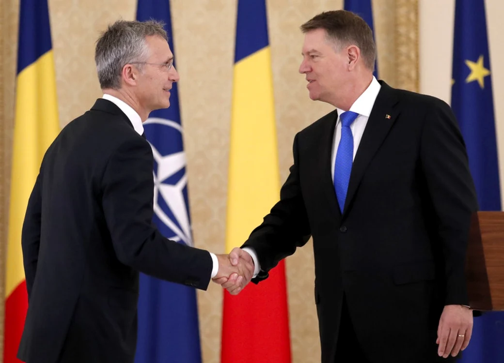 Jens Stoltenberg (stânga) primit la Cotroceni de către Klaus Iohannis FOTO EPA-EFE