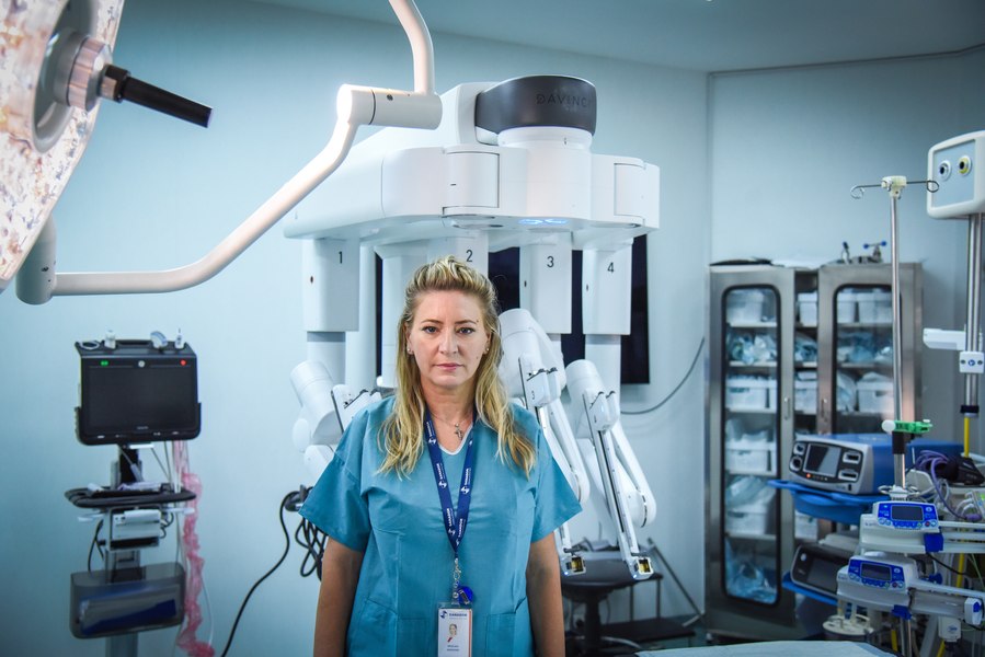 INTERVIU Dr. Eliza Gangone: „Cu robotul se pot efectua intervenții foarte complexe în orice zonă a corpului uman“