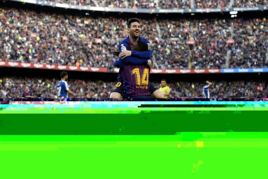 Jucătorul echipei FC Barcelona Lionel Messi sărbătoreşte înscrierea unui gol alături de coechipierul său Malcom în timpul partidei din La Liga dintre FC Barcelona şi   RCD Espanyol pe Camp Nou Barcelona Spania. FOTO Guliver-Gettyimages