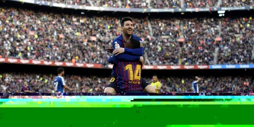 Jucătorul echipei FC Barcelona Lionel Messi sărbătoreşte înscrierea unui gol alături de coechipierul său Malcom în timpul partidei din La Liga dintre FC Barcelona şi RCD Espanyol pe Camp Nou Barcelona Spania. FOTO Guliver-Gettyimages