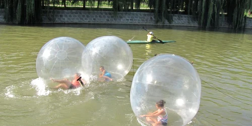 Un singur balon a costat 400 de euro