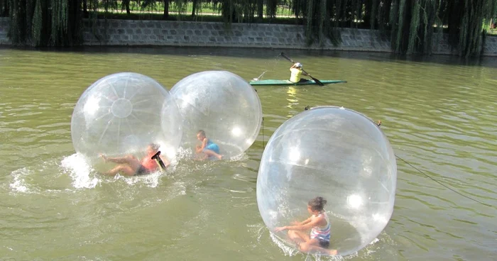 Un singur balon a costat 400 de euro