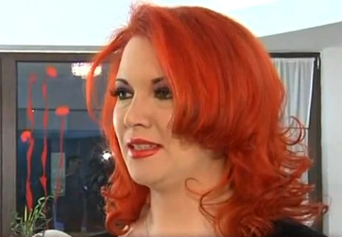 Oana Lis s-a făcut roşcată